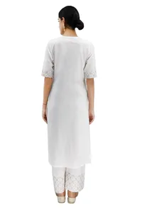 White Cotton Kurta With Off-White Kantha Embroidery image 4