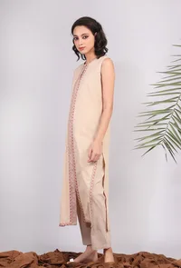 Beige Kantha Embroidered Front Slit Kurta image 3
