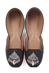 Sleek Black Jutti with Tribal German Silver image 4