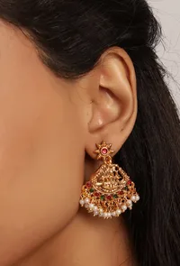 Pearl Temple Jewellery Set In Laxmi Devi Alloy With Adjustable Drawstring image 2