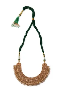 Pearl Temple Jewellery Set In Laxmi Devi Alloy With Adjustable Drawstring image 3