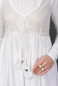 White Embroidered Gathered Kurta image 4