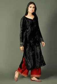Black Chenille Zari Embroidered Phiran image 3