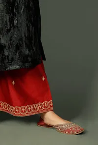 Black Chenille Zari Embroidered Phiran image 6