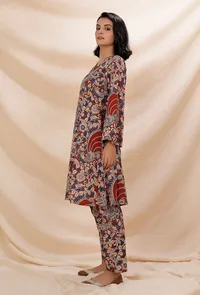 Set of 2: Rust Red Kalamkari Flared Cotton Kurta With Straight Cotton Pants image 2