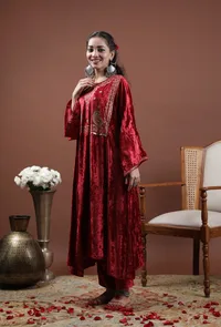 zareena-maroon-velvet-phiran-with-tilla-embroidery image 2