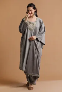 Set Of 3: Grey Kashmiri Tilla Embroidery Phiran With Pant and Dupatta-Free Size image 1