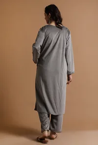 Set Of 3: Grey Kashmiri Tilla Embroidery Phiran With Pant and Dupatta-Free Size image 5