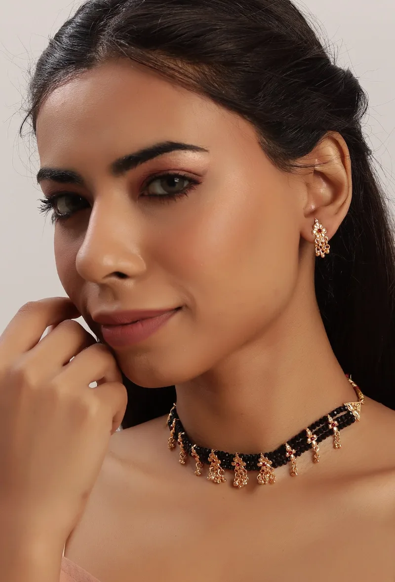 Patva Beaded Thin Choker Set With Small Stud Earrings