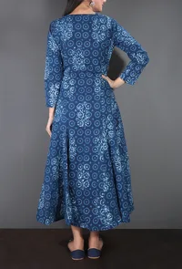 Circular Motifs Indigo Bagru Print Cape with Pockets image 3