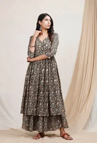 Set of 2: Black Kalamkari Printed Kurta and Skirt image 2