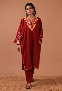 Old Brick Woolen Ari Embroidered Phiran- Free Size image 2