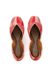 Pink Ikkat Cruelty Free Leather Juttis image 2