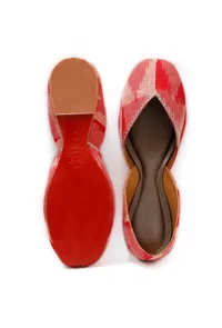 Pink Ikkat Cruelty Free Leather Juttis image 3
