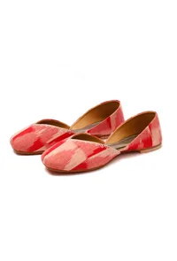 Pink Ikkat Cruelty Free Leather Juttis image 4