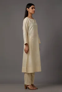 Cream Pure Woven Cotton Kurta With Complimentary Matching Mask image 3