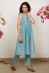 Blue Sleeveless Gathered Kurta image 4