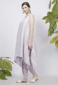 Set of 2: Lilac Asymmetrical Hand-Block Printed Cotton Kurta with Lilac Floral Block Printed Cotton Dhoti image 2