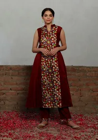 Set Of 2: Maroon Kalamkari  Plated Kurta With Narrow Pants image 2