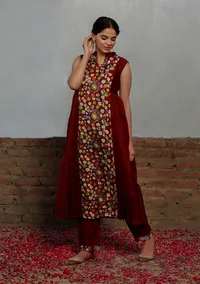 Set Of 2: Maroon Kalamkari  Plated Kurta With Narrow Pants image 3