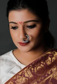 Jhalak Maharashtrian Nose Pin image 1