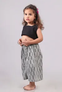 Set of 2: Black Cotton Crop Top with Pants image 3
