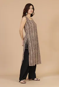 Set of 3: Baagh Printed Straight Kurta, Solid Black Cotton Pants & Black Dupatta with Printed Border image 4