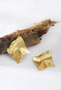 Lustrous Ripple Earrings image 1