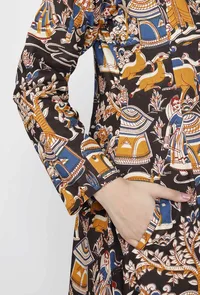 Contrast Kalamkari Printed Cape image 4