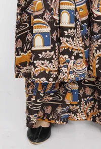 Contrast Kalamkari Printed Cape image 5