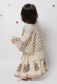 Set of 3 : Kiara Off White Kota Floral Handblock Printed Cape and Cotton Slip Kurta with Kalidaar Floral Handblock Print Elastic Skirt image 3