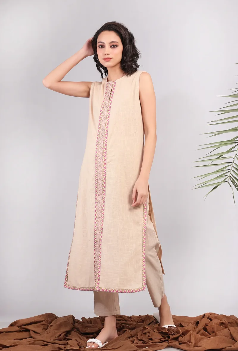 Set of 2: Beige Kantha Embroidered Front Slit Kurta With Solid Beige Narrow Pants