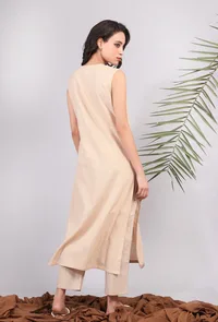 Set of 2: Beige Kantha Embroidered Front Slit Kurta With Solid Beige Narrow Pants image 4