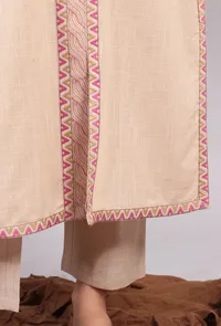 Set of 2: Beige Kantha Embroidered Front Slit Kurta With Solid Beige Narrow Pants image 6
