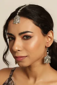 Traditional Design Durga Ji Square Bead Chain Maangtikka And Earring image 1