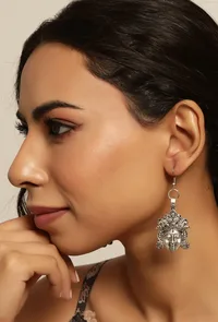 Traditional Design Durga Ji Square Bead Chain Maangtikka And Earring image 2