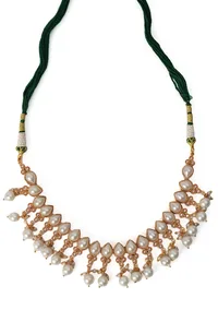 Kundan, Beads, And Kemp Combination Antique Gold Jewellery Set With Pair Studs image 4