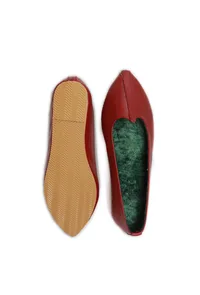 Maroon Cruelty-Free Leather Juttis image 2