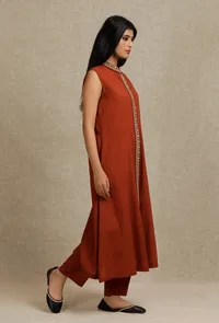Set Of 2: Solid Rust Bandhgala Kurta with Embroidery Details With Solid Rust Straight Fit Narrow Pants image 2