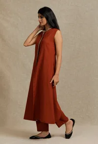 Set Of 2: Solid Rust Bandhgala Kurta with Embroidery Details With Solid Rust Straight Fit Narrow Pants image 3