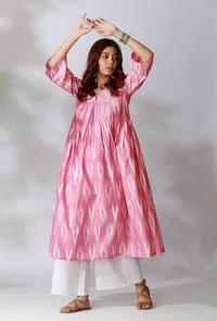 Pink Gathered Ikkat Flared Kurta image 2