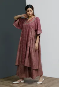 Set of 2: Plum Side Gather Hand-Block Printed Kurta With Stripe Pants image 2