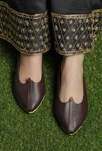 Chocolate Brown Cruelty-Free Leather Juttis image 2