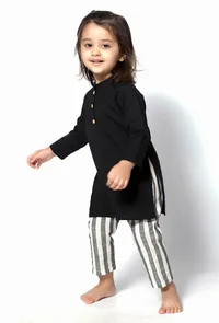 Set of 2- Mulan Black Handblock Cotton Kurta with Green Stripes Pants image 2