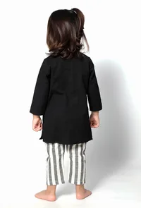 Set of 2- Mulan Black Handblock Cotton Kurta with Green Stripes Pants image 4