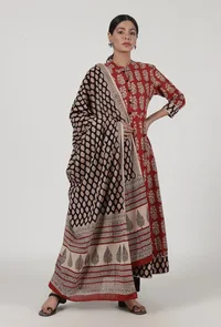 Ajrakh Printed Black Cotton Dupatta With White & Multicolor Motif image 4
