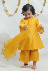 Set of 3: Tuscan Yellow Chanderi Kurta with Pants and Dupatta image 2