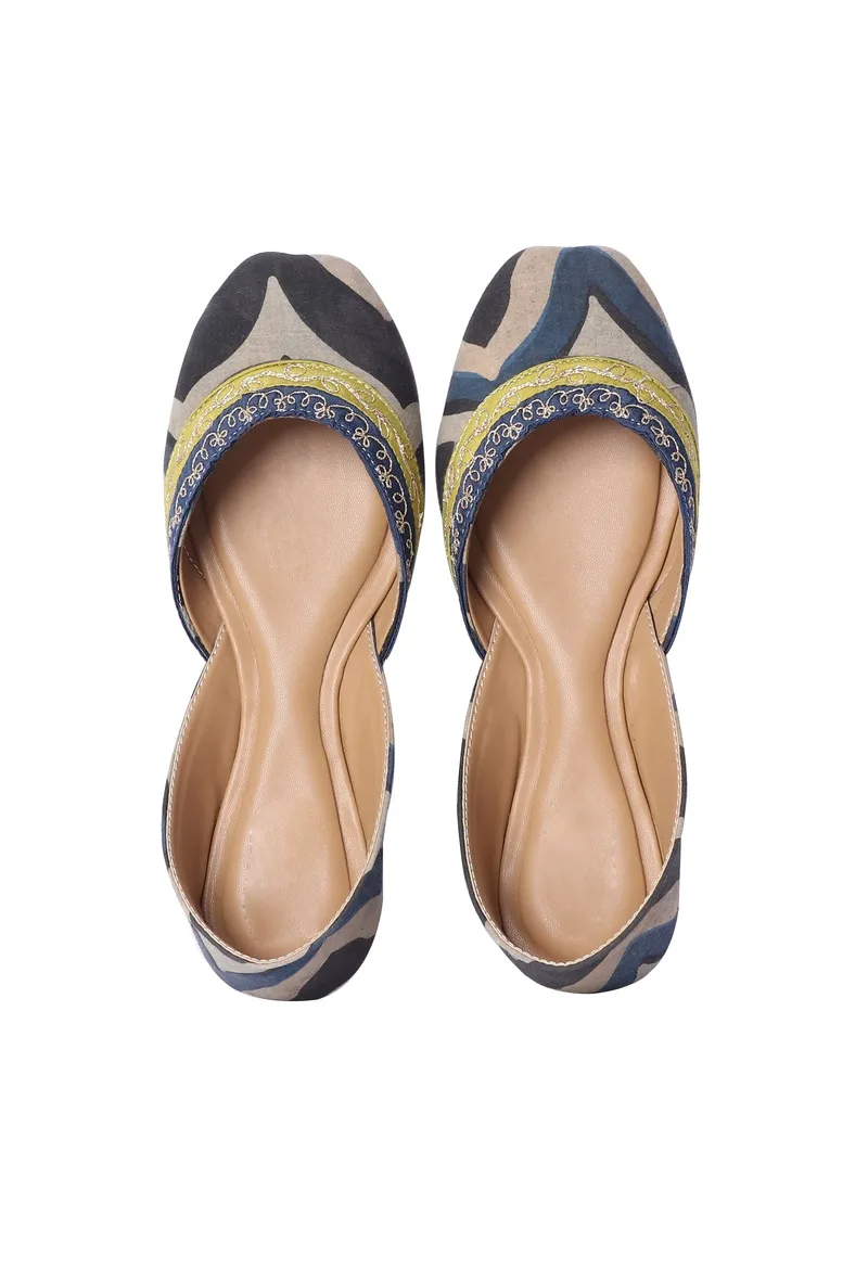 Blue Contrast Ajrak jutti