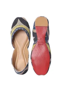 Blue Contrast Ajrak jutti image 2