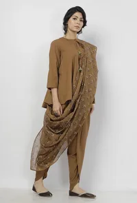 Set of 3: Kanak Beige Plain Cotton Round Neck Gathered Tie Up Top with Plain Cotton Beige Dhoti and Floral Motifs Hand-Block Printed Kota Saree Drape image 3